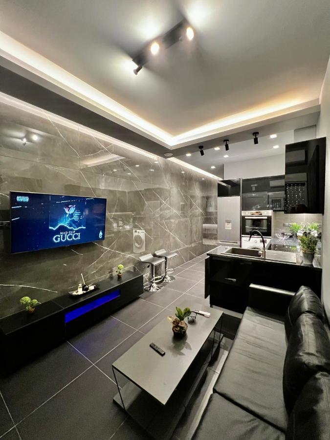 Luxury Black And White Interior Apartments Kalamata Bagian luar foto