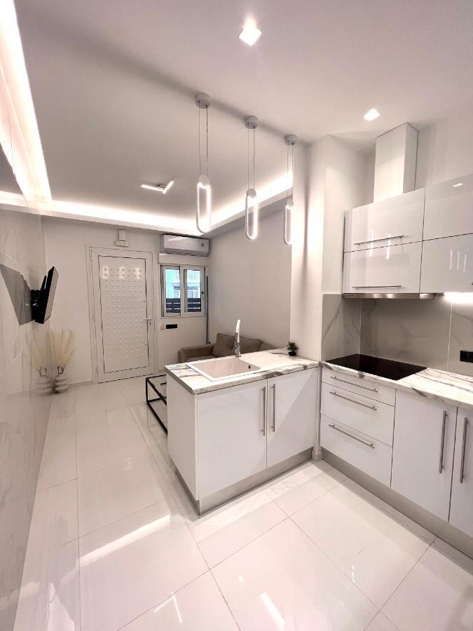 Luxury Black And White Interior Apartments Kalamata Bagian luar foto